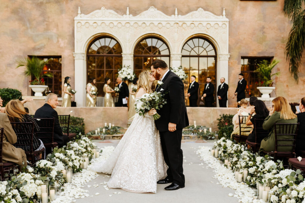 howey mansion ceremony decor