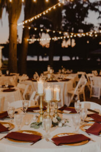 burgundy wedding table decor