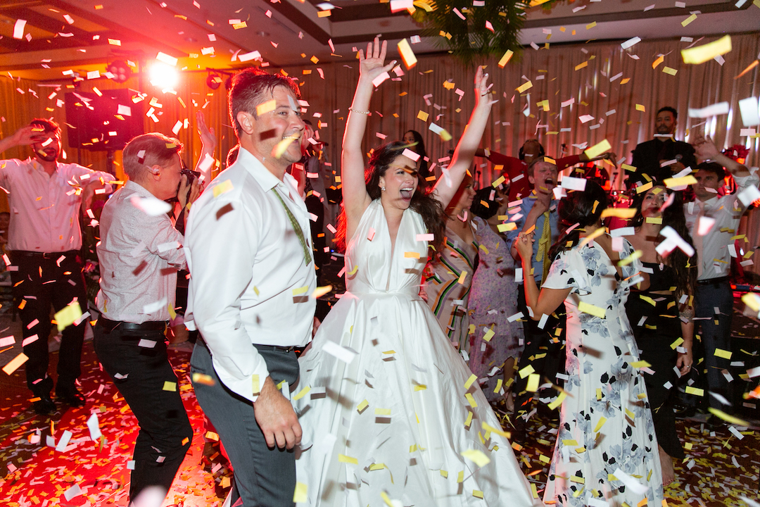 wedding photo confetti drop