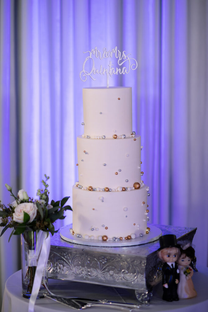 gold white wedding cake